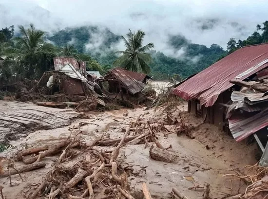 Ужасные последствия природных катаклизмов в Азии: есть погибшие