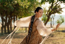 «Волшебно»: Гульназ Жоланова поразила колоритной фотосессией, снятой в Мангистау