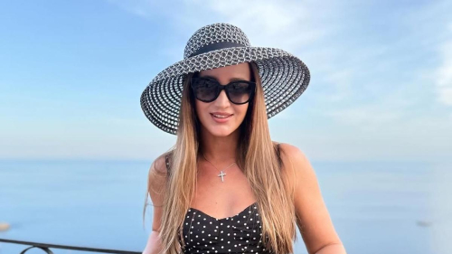 "Фигурка - загляденье": Бузову на фото из Сицилии сравнили с Джей Ло и Джессикой Альбой