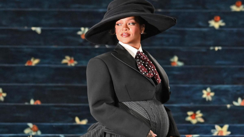 Рианна стала мамой в третий раз и показала фото долгожданной дочери