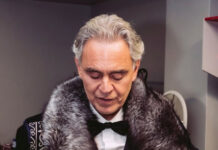 Побывавший в Алматы с концертом Андреа Бочелли показал фото в казахском чапане