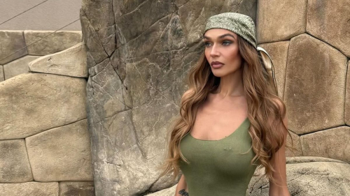 "20-летние ей уступают": Алена Водонаева покрасовалась в платье без белья 1 "20-летние ей уступают": Алена Водонаева покрасовалась в платье без белья