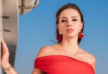 «Богиня Олимпа»: Полина Диброва покрасовалась на яхте в мини-платье