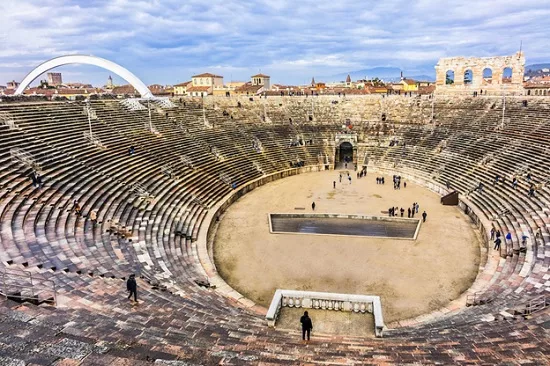 Кощунство или шаг вперед: в Италии проводят реконструкцию древнего памятника архитектуры