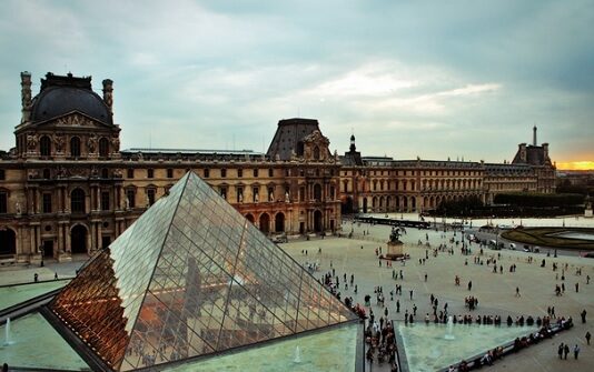 Посещение Лувра станет для туристов на 45% дороже