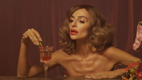 "Где вы видите красоту?": новые фото Екатерины Варнавы вызвали спор в Сети