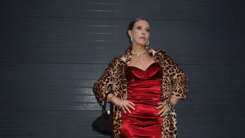 "Королева самоиронии": Собчак появилась в алом платье и заявила, что готовится к году Лошади 1 "Королева самоиронии": Собчак появилась в алом платье и заявила, что готовится к году Лошади