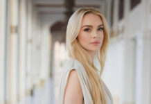 Линдси Лохан в нежном платье прогулялась по улицам столицы Катара