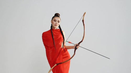 "Нереально красивая": Элизат Берикова появилась в образе лучницы 1 "Нереально красивая": Элизат Берикова появилась в образе лучницы