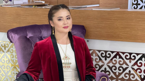 "Невозможно смотреть без слез": бывшая жена Турсынбека Кабатова и его дети растрогали Сеть