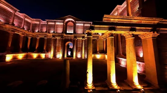 Сарды загораются ночью: в Турции древний город ЮНЕСКО превращается в «Ночной музей»