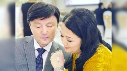 Родители Димаша Кудайбергена запечатлелись в Шанхае (фото)