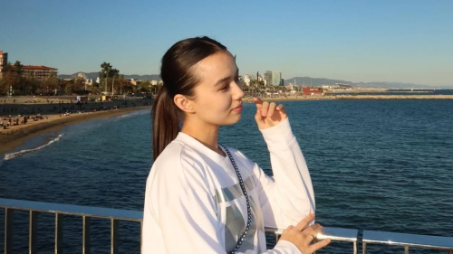 Сестра Димаша Кудайбергена очаровала солнечными фото из Испании 1 Сестра Димаша Кудайбергена очаровала солнечными фото из Испании