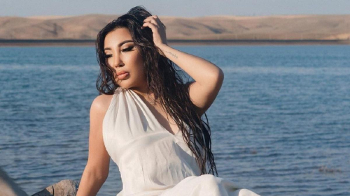 Сиви Махмуди запечатлелась в мини-юбке во время отдыха на тропическом острове 1 Сиви Махмуди запечатлелась в мини-юбке во время отдыха на тропическом острове