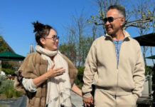 «Благодарю год уходящий»: Баян Алагузова показала фото с мужем и младшими дочерьми