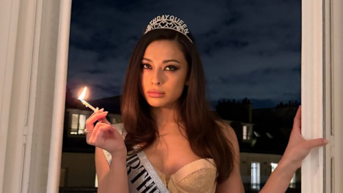 "Будь моей женой": Диана Коркунова в прозрачном корсете и мини-юбке вскружила голову фанатам