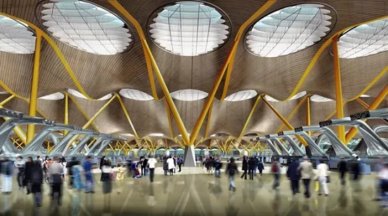 Праздничные поездки под вопросом: аэропорты Европы готовятся к волне забастовок