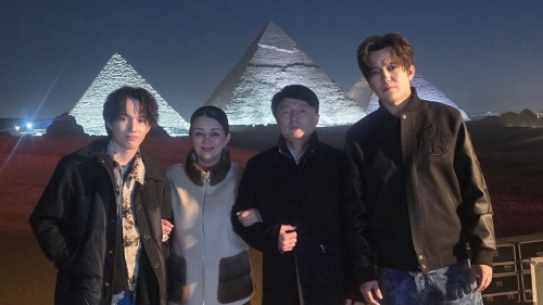 Фото Димаша Кудайбергена с семьей, снятое в Египте, впечатлило фанатов