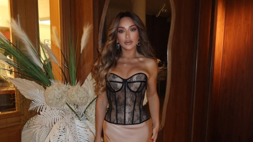 Гоар Аветисян в роскошном платье с декольте вдохновила фанатов и смутила моралистов