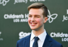 Голливудский актер из «Детства Шелдона» оказался фанатом Скриптонита и казахстанской музыки