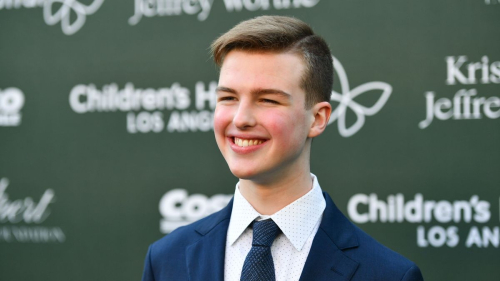 Голливудский актер из "Детства Шелдона" оказался фанатом Скриптонита и казахстанской музыки