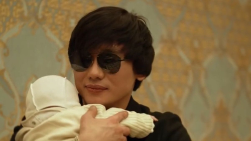 Кайрат Нуртас впервые показал видео с младшей дочерью и порадовал фанатов