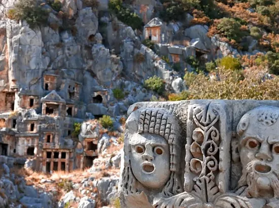 Рождественская магия на Средиземном море в Турции: Демре принимает фестиваль Санта-Клауса