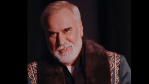 Меладзе вышел на сцену в Алматы в национальном чапане (видео) 1 Меладзе вышел на сцену в Алматы в национальном чапане (видео)