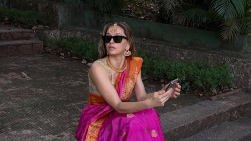 "Мисс Индия": Вера Брежнева примерила яркое сари в Гоа
