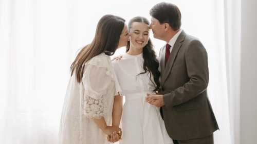 "Прекрасная семья": Раушан Кудайберген показала теплые фото с отцом и матерью 1 "Прекрасная семья": Раушан Кудайберген показала теплые фото с отцом и матерью