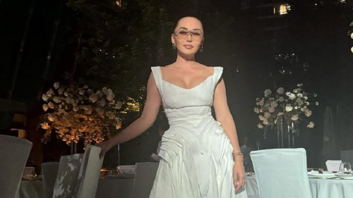 "Счастливое детство": младшие дочери Баян Алагузовой вновь умилили Казнет 1 "Счастливое детство": младшие дочери Баян Алагузовой вновь умилили Казнет