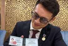 Ставшего заслуженным деятелем Казахстана Еркебулана Токтара поздравили в Сети