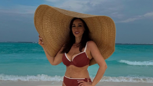 "Стеснялась своего тела": 48-летняя Анфиса Чехова выложила честное фото в купальнике