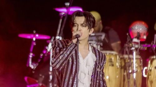 "У подножия пирамид Гизы": Димаш показал кадры со своего концерта в Египте