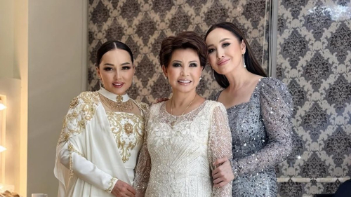 Жазира Байрбекова показала фото с Розой Рымбаевой и восхитилась ею