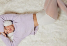 Звезда «Очень странных дел» покрасовалась в микрошортах перед камерой