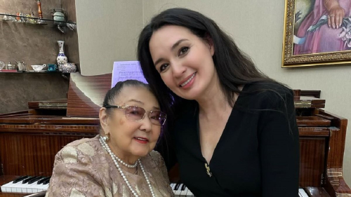 96-летняя Бибигуль Тулегенова спела в дуэте с Зариной Алтынбаевой