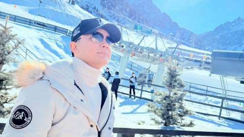 "Алматы - в моем сердце": Али Окапов и Акерке Буркитбай с сыном прогулялись в горах