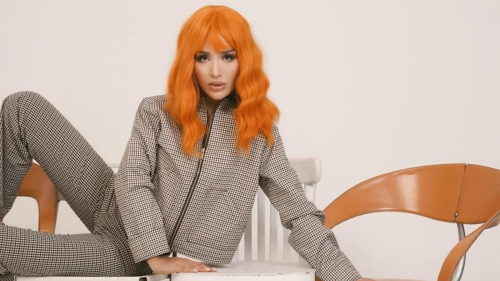 Элизат Берикова появилась на новых фото с огненно-рыжими волосами