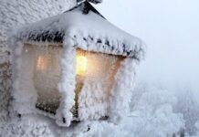 Европу накрыло сильным снегом: некоторые туристы стали заложниками ситуации