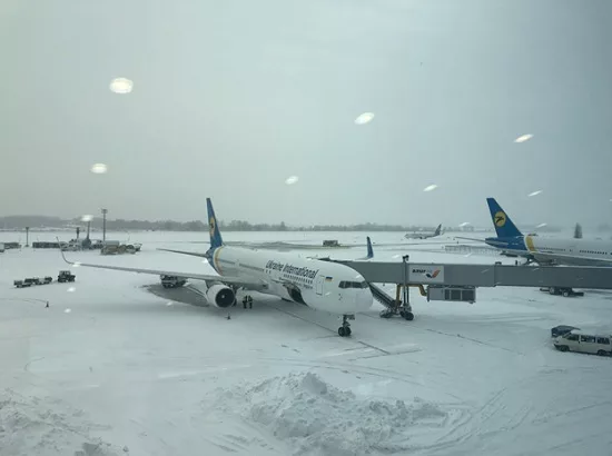 Европу накрыло сильным снегом: некоторые туристы стали заложниками ситуации