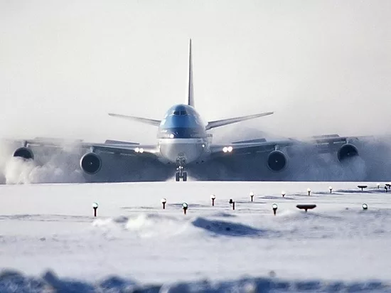 Авиасообщение в Турции под угрозой: авиакомпании отменяют рейсы