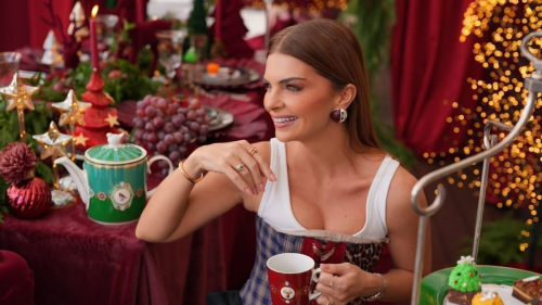 "Назвала дочь Михримах": звезда "Великолепного века" в сияющем платье впечатлила поклонников 1 "Назвала дочь Михримах": звезда "Великолепного века" в сияющем платье впечатлила поклонников