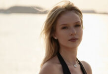 «Неземной красоты девушка»: звезда сериала «Слово пацана» попозировала на пляже в Дубае