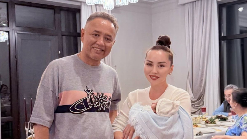 "Турсенчик младший": в Сети появилось фото четы Алагузовых с новорожденным мальчиком 1 "Турсенчик младший": в Сети появилось фото четы Алагузовых с новорожденным мальчиком