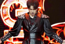 Видео с Димашем показали на Times Square более 40 раз в новогоднюю ночь