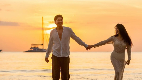 "Волшебно": Индира Едильбаева и ее муж устроили романтическую фотосессию в Таиланде