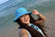 Анара Батырхан в топе и шортах попозировала на улицах Майами