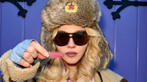 "Больно видеть": Мадонну раскритиковали за снимки в шапке-ушанке с символикой СССР