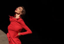 «Чертово место»: Алена Водонаева покрасовалась на фоне самого таинственного отеля в мире